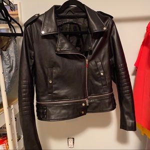 Zara Vegan Leather moto Jacket convert crop leather jacket amazing detail !!